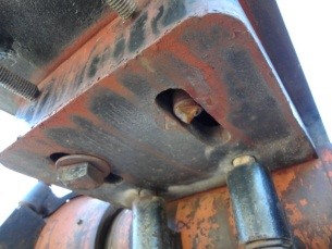 Broken bolt ampscot saddle trunnion